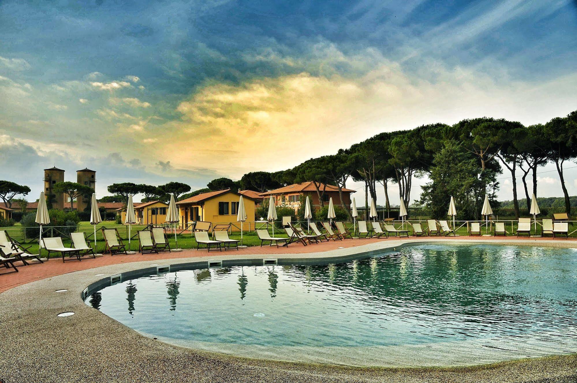 Aparthotel La Fattoria di Tirrenia Esterno foto