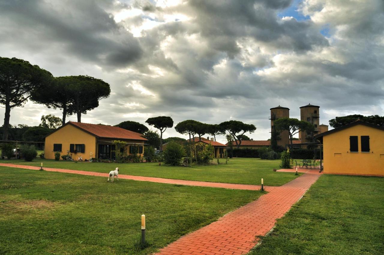 Aparthotel La Fattoria di Tirrenia Esterno foto